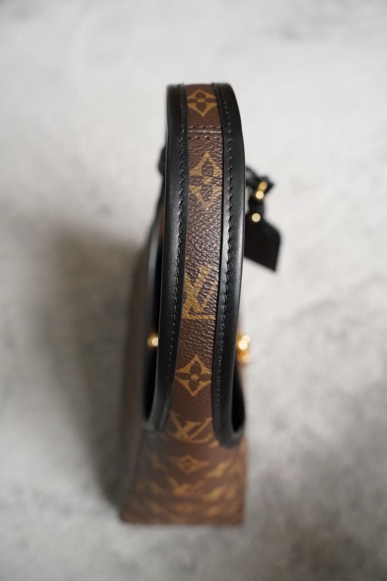 Louis Vuitton Louis Vuitton Pochette Métis Handbag
